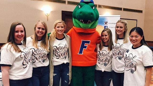 6 members of the Retail Society posing with Albert Gator.