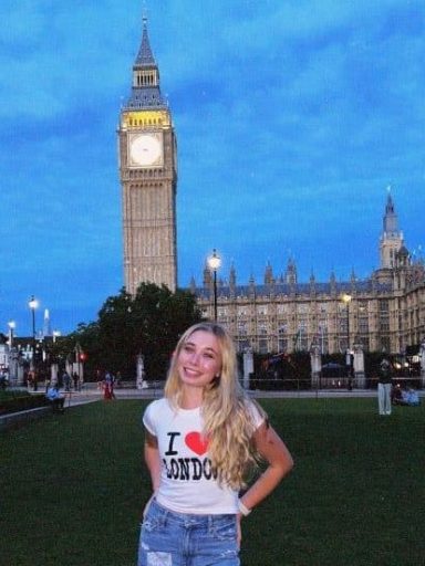 Student ambassador, Ceinwyn, in front of Big Ben in London.