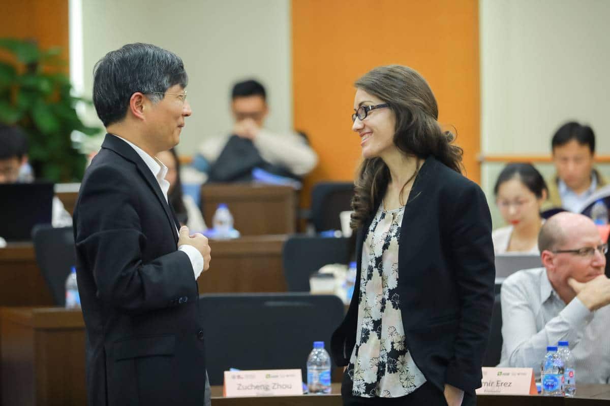 Klodiana Lanaj speaks with a faculty member from Shanghai Jiao Tong University