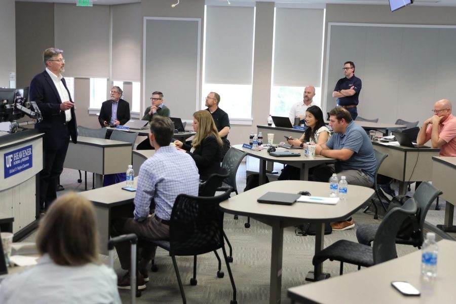 Jason Altmire speaks to a classroom full of people.