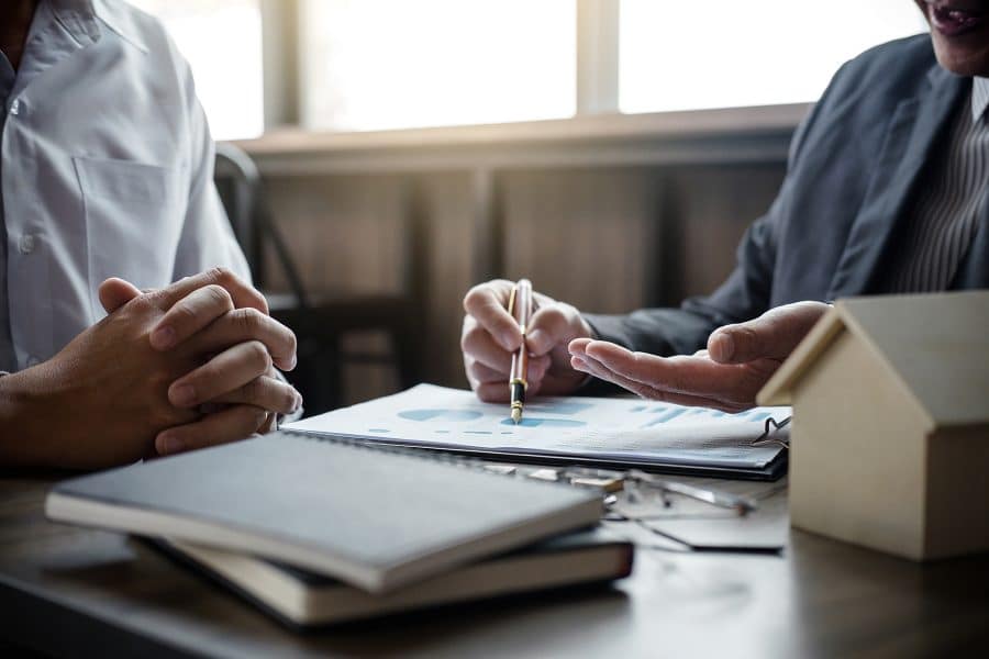 Real estate broker and customer negotiating a mortgage.