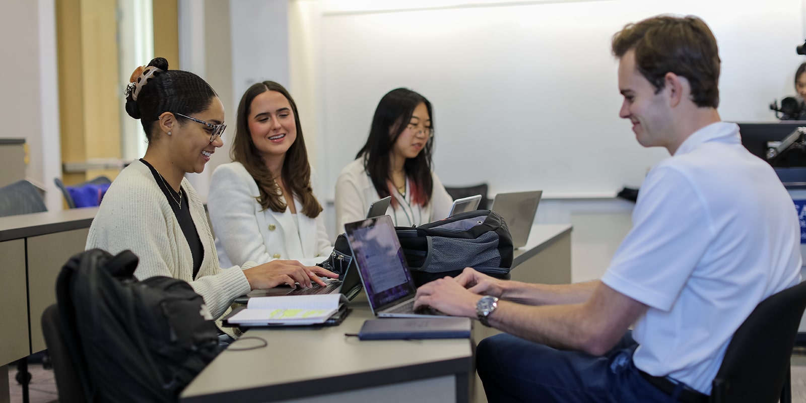Students from UF Warrington's MS in ISOM - Data Science program meet with a sponsor to discuss their business analytics practicum project