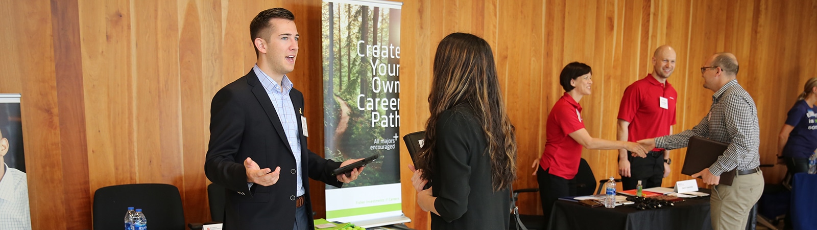 A partnering employer speaks with a University of Florida Warrington College of Business student during a career fair