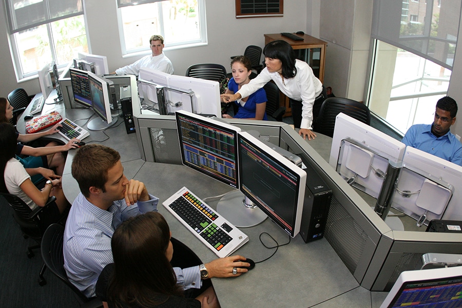 Instructor in UF's capital markets lab.